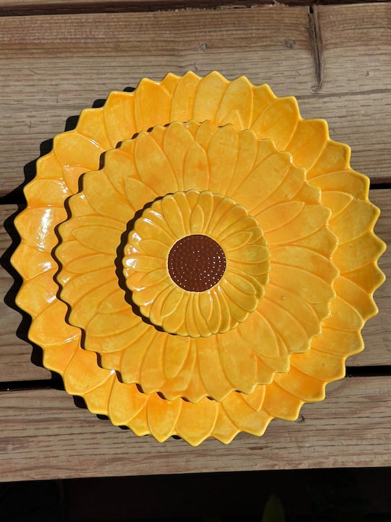 ひまわり模様 陶器皿 手描きの陶器製ひまわりの皿とボウル：花柄の食器 - Etsy 日本
