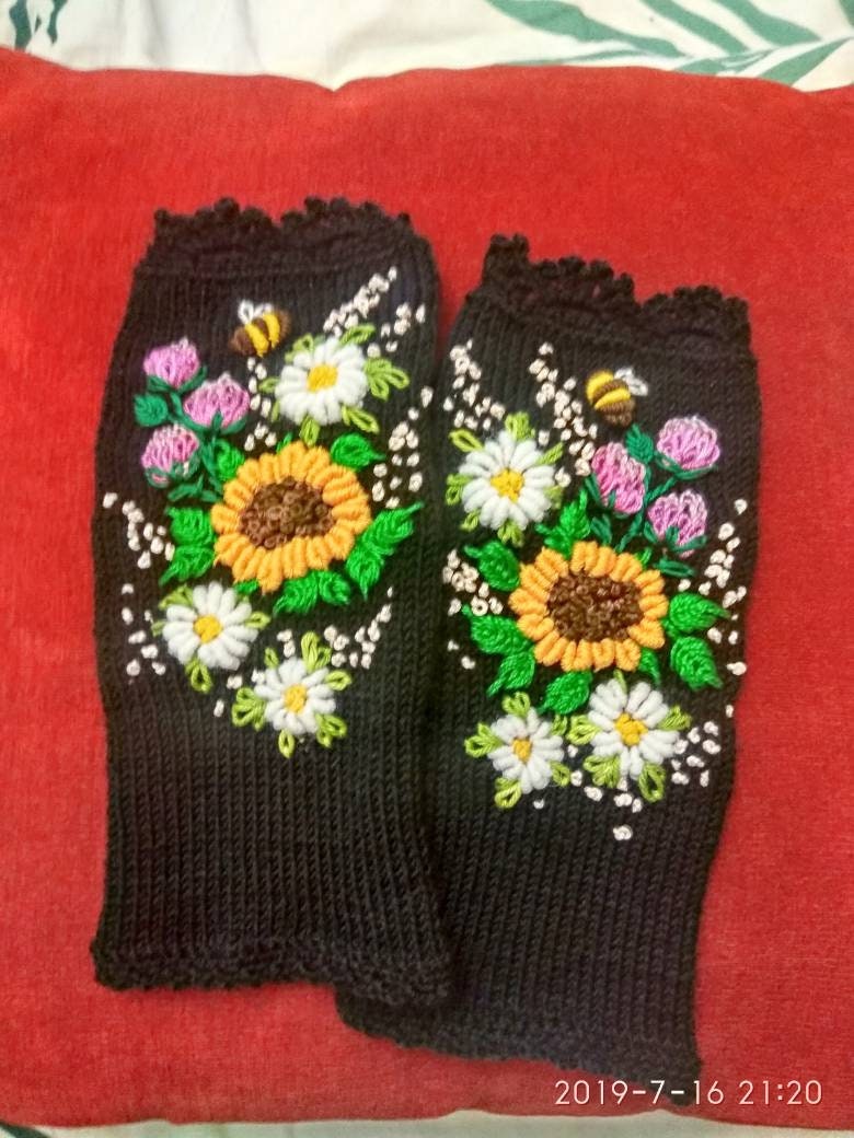 Mittens hat with embroidery flowers gift Mittens with Etsy
