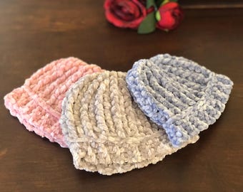 Adorables, suaves y cálidos gorros de chenilla para bebé: ¡rosa, gris o azul!