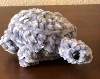 Tortuga/galápago amigurumi de chenilla, suave y acogedor, hecho a mano.