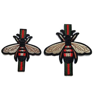 Geborduurde bijenpatch op een gestreepte band: verkrijgbaar in twee maten. Opstrijkbaar