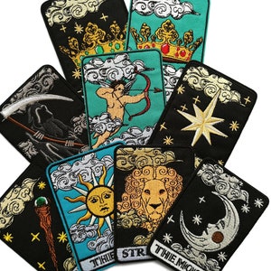 Geborduurde opstrijkpatronen van vintage tarotkaarten, zon, maan, dood, kracht, geliefden, keizer, keizerin, goochelaar en ster