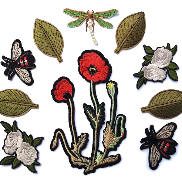 Geborduurde patch klaproos bij libel, opstrijkset 25 x 23 cm