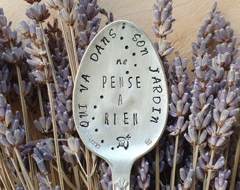 Etiquette de jardin Qui va dans son jardin ne pense à rien - Accessoire de jardin vintage - Cuillère recyclée - Citation - Cadeau potager -