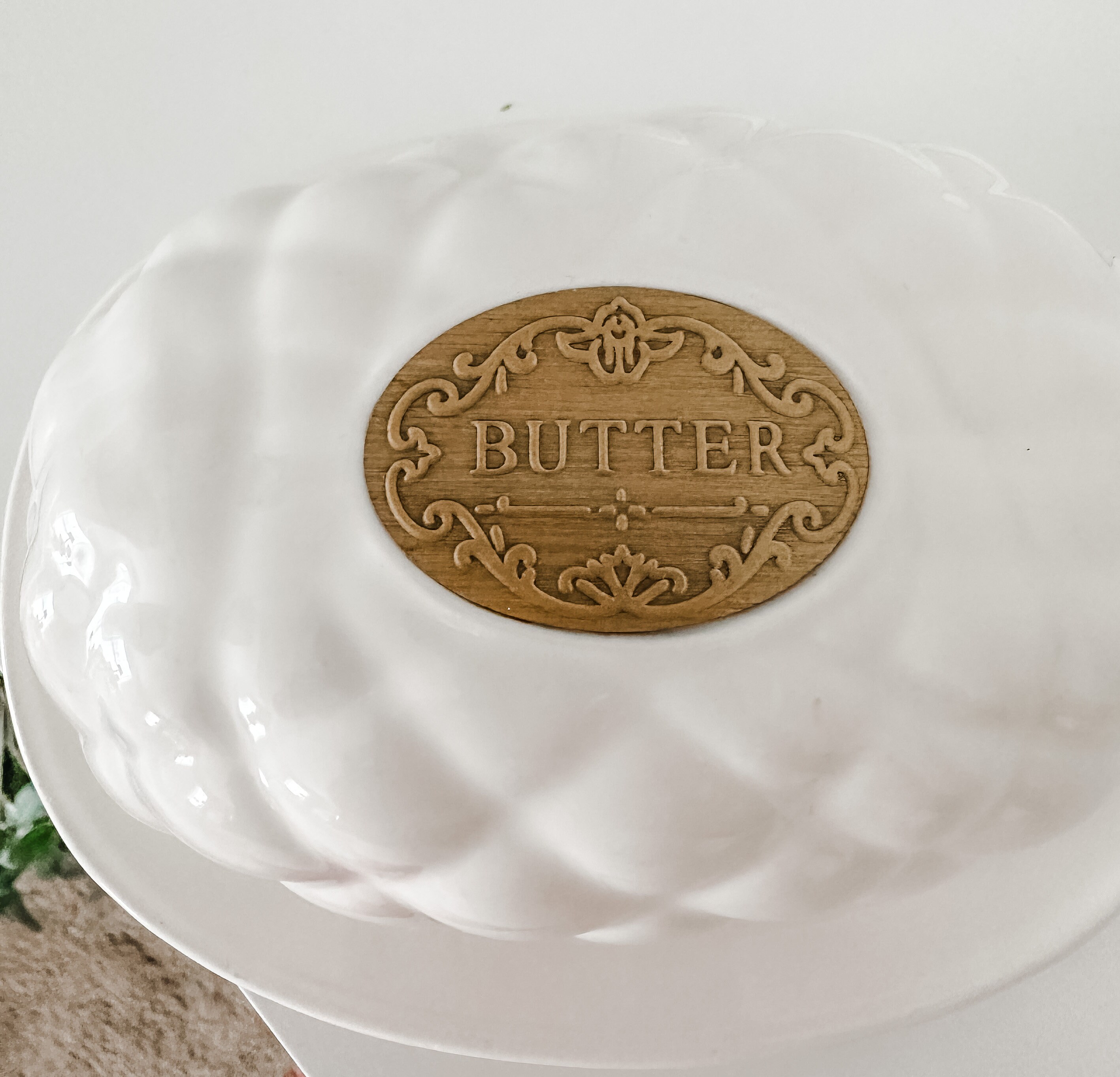 THL Classic French Pineapple Quilted Shabby Chic White Ceramic Butter