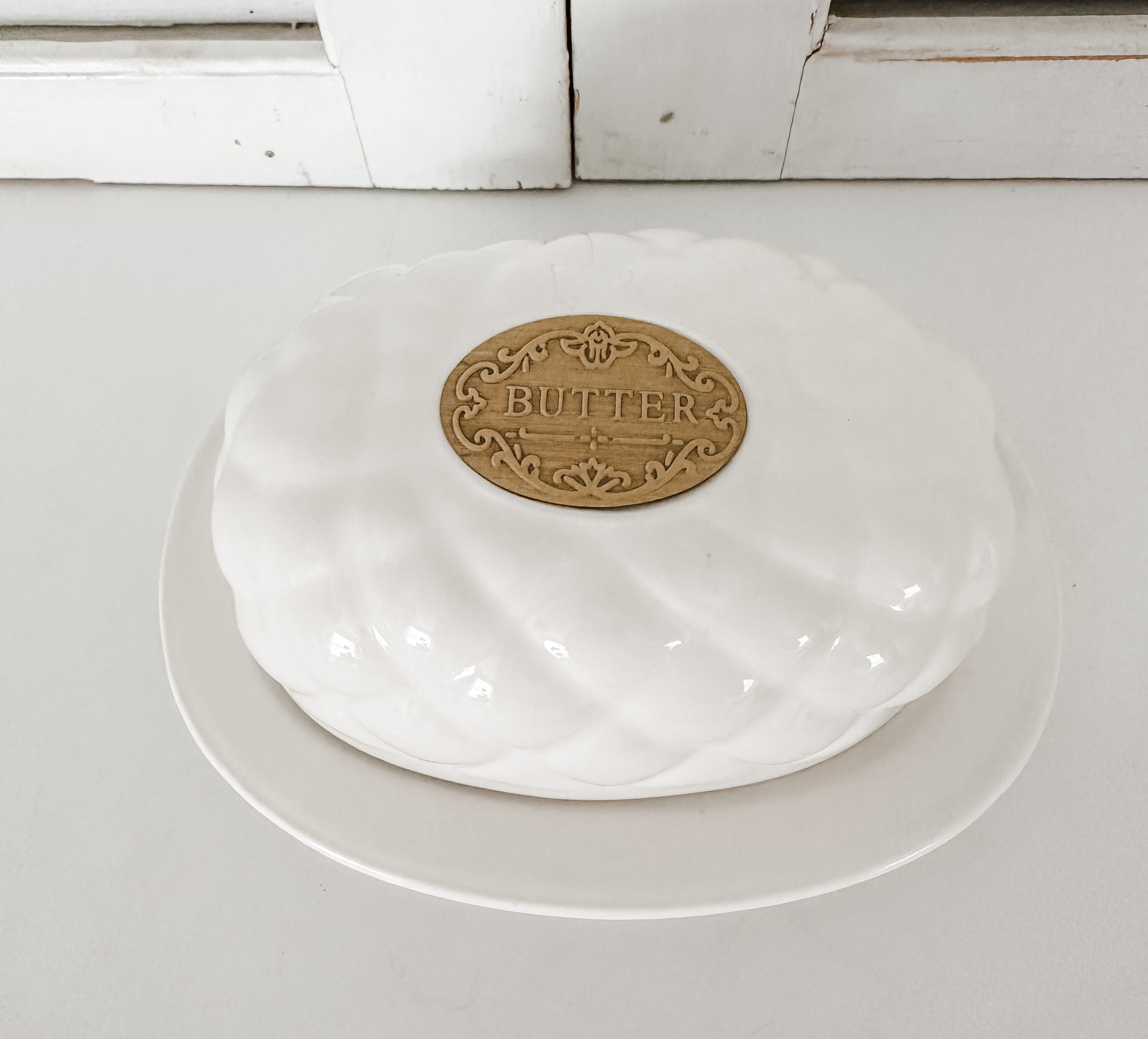 THL Classic French Pineapple Quilted Shabby Chic White Ceramic Butter