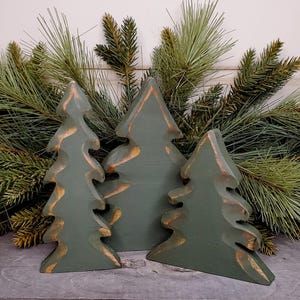 Conjunto de pinheiros de madeira, estilo rústico moderno, bandeja de Natal de vários andares, decoração de inverno para prateleira, verde escuro.