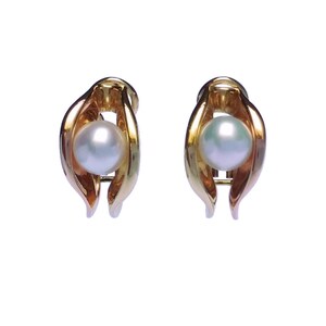 ONDE (Waves) earrings: 18k solid yellow gold, 18k solid rose gold, natural white pearls. Earring for perforated lobe with clip on. Hallmark