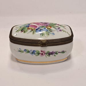 Vintage Limoges A.M.R France Porcelain Trinket Box , Limoges Pill Box, Hand Painted