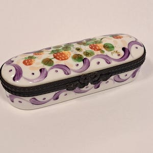 Vintage Limoges France Porcelain Trinket Box ,Pill box, Hand Painted