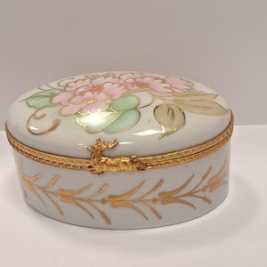 Vintage Limoges France Porcelain Trinket Box , Limoges Pill Box, Hand Painted