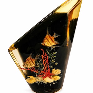 Vintage aquariumsculptuur van Lucite-hars | Kunst met vissen en koraal uit het midden van de 20e eeuw | Nautische decoratie met ingebedde vissen | Retro oceaan-briefgewicht