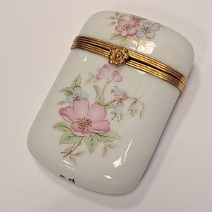 Vintage Limoges France Porcelain Trinket Box , Limoges Pill Box, Hand Painted