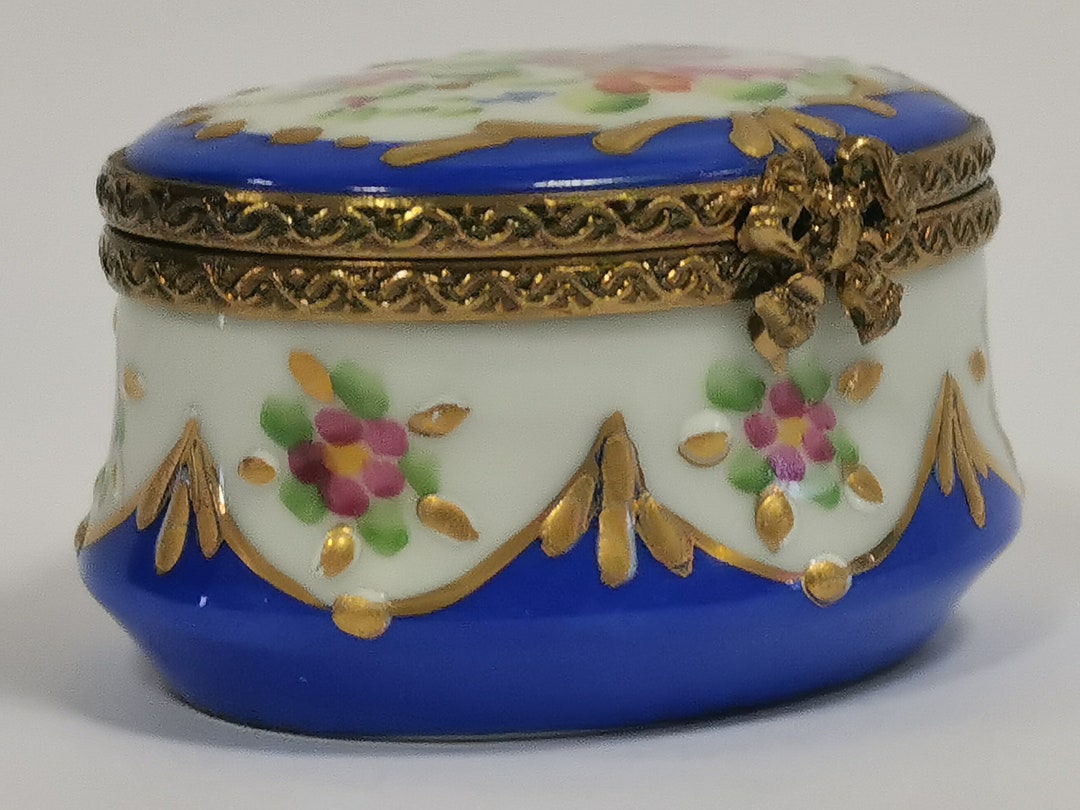 Ancienne Petite Boîte A Pilules En Porcelaine De Limoges