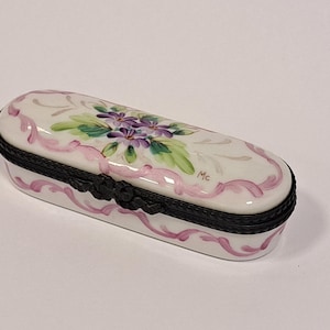 Vintage Limoges France Porcelain Trinket Box ,Pill box, Hand Painted
