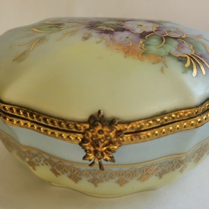 Vintage Limoges France Porcelain Trinket Box , Hand painted
