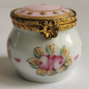 Vintage Limoges France Porcelain Trinket Box , Peint main , ND