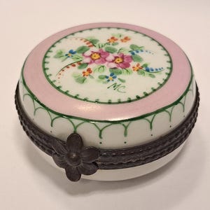 Vintage Limoges France Porcelain Trinket Box , Limoges Pill Box, Hand Painted