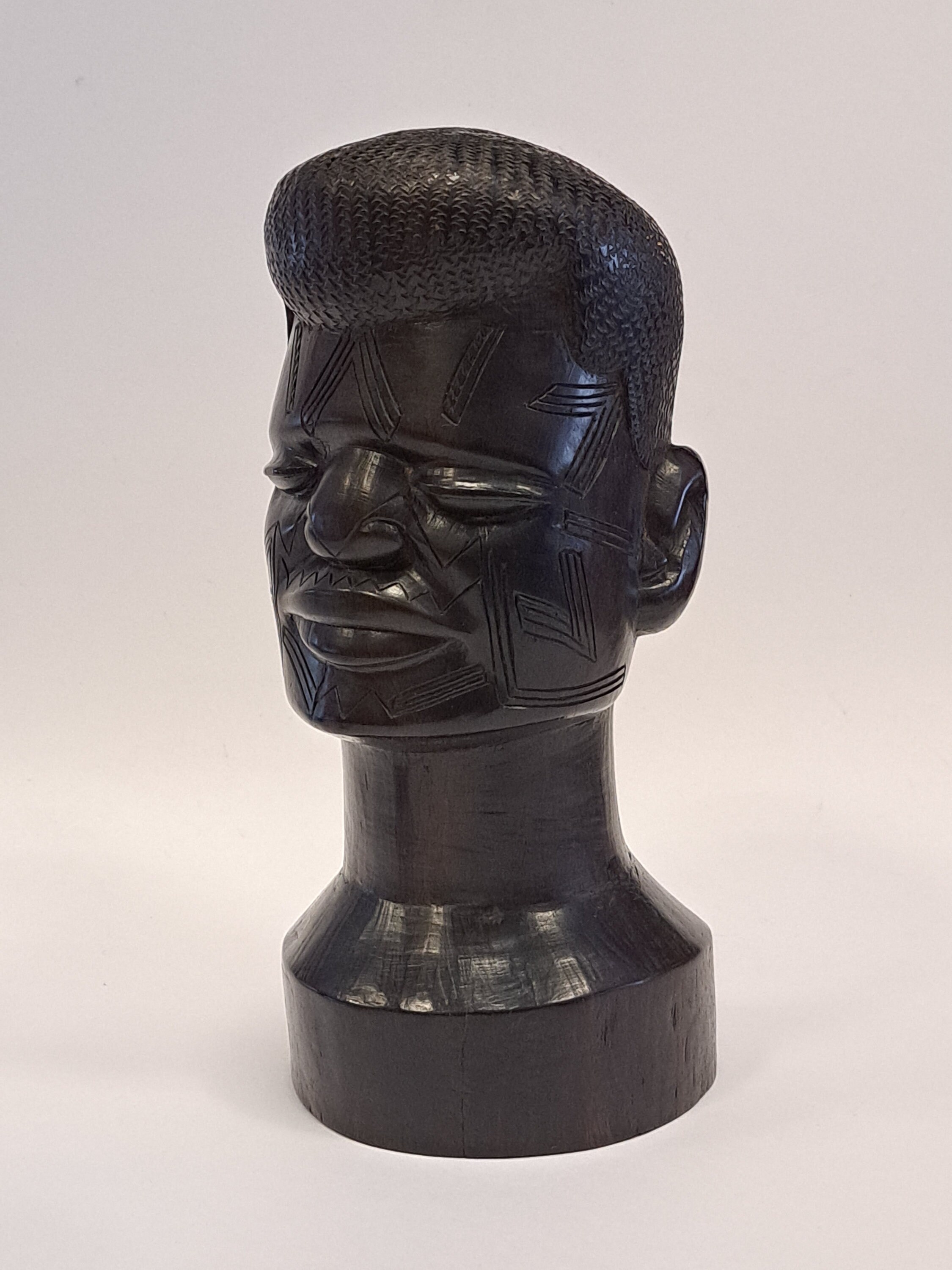 マコンデ彫刻 - アフリカの伝統的な手彫りの黒檀 - 彫刻 - Etsy 日本