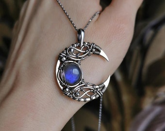 Grande collana lunare in argento, gioielli con ciondolo in labradorite avvolto in filo metallico, ciondolo lunare stravagante a mezzaluna, collana di streghe fantasy regalo per donna