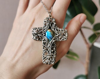 Grande ciondolo a croce con labradorite, collana con croce avvolgente in filo d'argento, regalo di gioielli per moglie, regalo di croce cristiana per la nonna