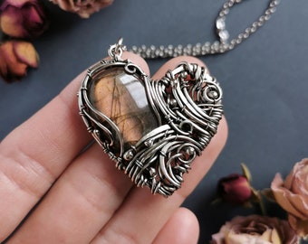 Collana cuore labradorite, regalo sopravvissuto alla chirurgia cardiaca per lei, guerriero del cuore, ciondolo avvolto in filo d'argento, regalo per la festa della mamma per la moglie