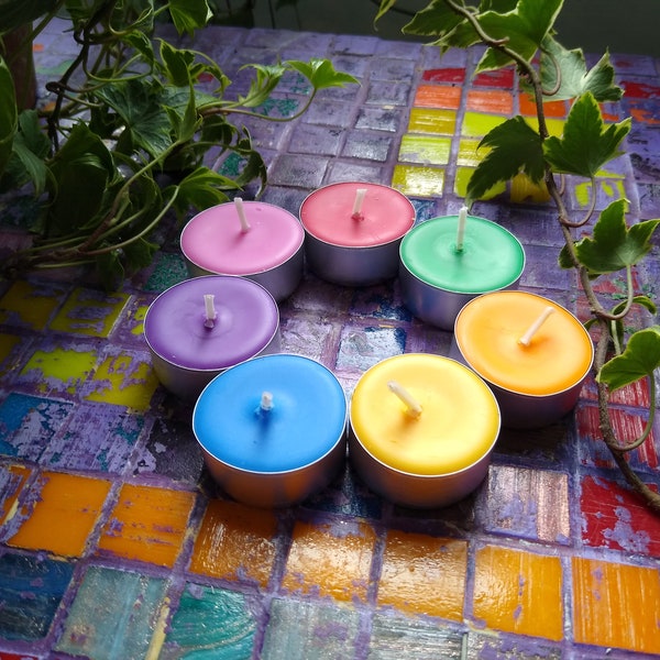 Un arco iris de velas de té, velas de cera de soja sin aroma, juego de siete con caja de regalo y etiqueta