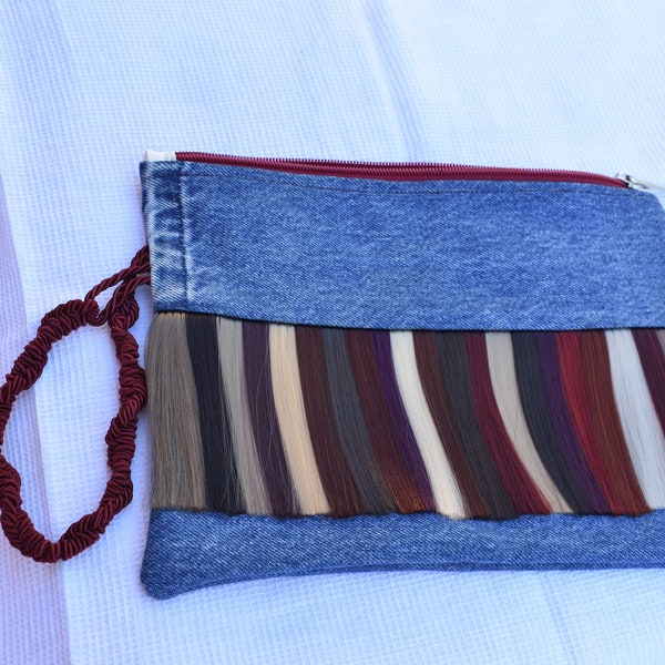 pochette jeans et franges cheveux