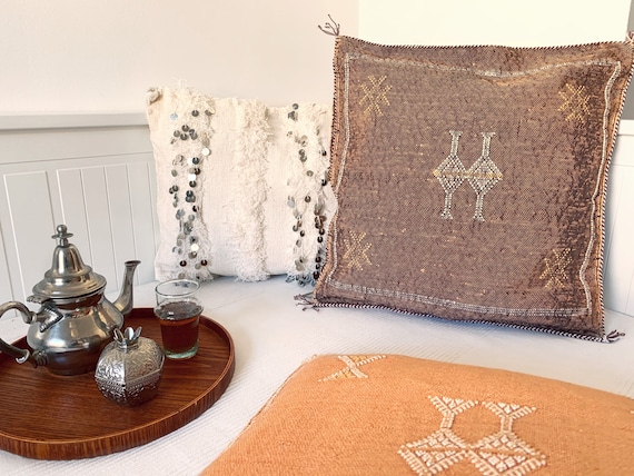 Vintage Berber Sabra Kissen – vegane Seide (Kaktusseide)   Tribal Symbols Bohemian Decor Ibiza Christmas  Gift Bronze Pastels Blush bestickt