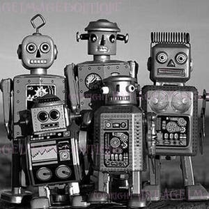 Preciosa imagen vintage de los años 50 de una foto en blanco y negro de cinco robots de metal Tarjeta de felicitación 5x7