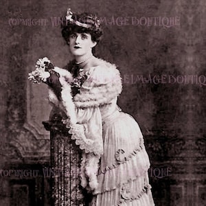 Magnifique photo portrait victorien antique d'une belle coquette travesti avec commode transversale 5 x 7 Carte de voeux