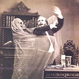 Antike späte viktorianische Gentleman angesprochen von einem Geist-Geist-Foto Phantasmagorical 15x7 Grußkarte