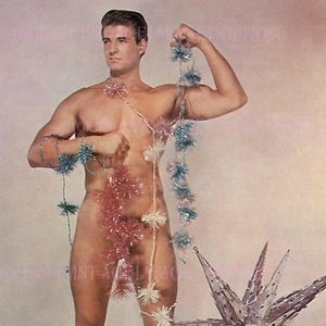 Favoloso biglietto d'auguri 5x7 con modello pin-up gay Beefcake degli anni '50, stagione natalizia, solstizio d'inverno