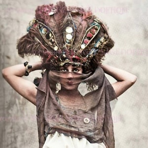 Magnifique portrait photo antique d'une charmante coquette posant avec une coiffe exotique et un voile 5 x 7 Carte de voeux