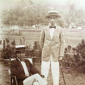 Preciosos hombres japoneses gay de los años 20, pareja amorosa con sombreros de navegante, boda, asociación civil, boda, tarjeta de felicitación 5x7