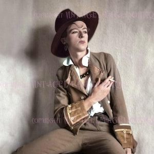 Autorretrato sensual teñido a mano de los años 20 del icónico diseñador y fotógrafo gay Cecil Beaton 5x7 Tarjeta de felicitación
