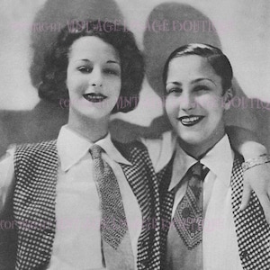 Preciosa década de 1920 Soft Butch Lesbian Flappers Pareja Boda Asociación Civil Boda 5x7 Tarjeta de Felicitación
