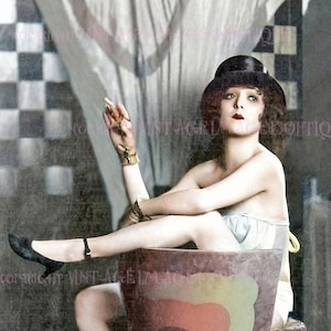Magnifique portrait photo colorisé des années 1920 d'une belle coquette clapet 5 x 7 Carte de voeux