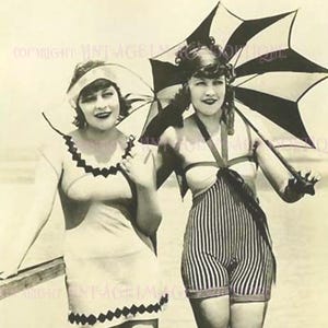 Adoráveis melindrosas lésbicas dos anos 1920 em trajes de banho, casal, casamento, união civil, cartão comemorativo 5x7