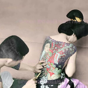 Prachtig vroeg 20e-eeuws handgekleurd fotoportret van een Japanse flirtende vrouw met tatoeage op haar rug Wenskaart 5 x 7