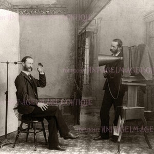 Ancienne photo sépia originale d'un gentleman victorien prenant une double photo de lui-même en double exposition Carte de voeux médicale scientifique 5 x 7