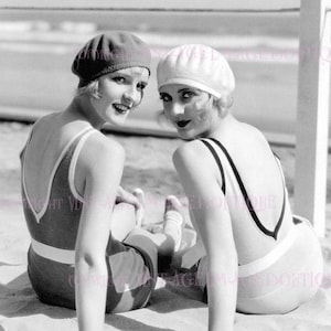 Adoráveis melindrosas lésbicas dos anos 1920 em trajes de banho, casal, casamento, união civil, cartão comemorativo 5x7