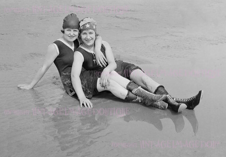 Lovely 1920/'s Lesbian Flappers In Swimming Costumes Couple Wedding Civil Partnership Wedding 5x7 Greeting Card