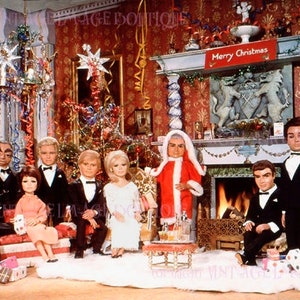 Thunderbirds z lat 60. XX wieku Lady Penelope, Parker i rodzina Tracy Boże Narodzenie w Creighton-Ward Hall Okres świąteczny Zimowe przesilenie 5x7 kartka okolicznościowa