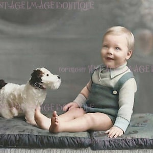 Entzückende 1920er Jahre Hand getöntes Bild eines Darling Little Boy mit seinem Toy Terrier Hund 5x7 Grußkarte