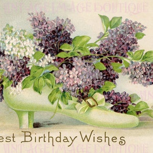 Ilustración victoriana antigua del siglo XIX de flores lilas en un zapato de mujer. Tarjeta de cumpleaños de 13 x 18 cm.