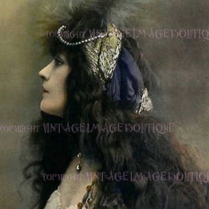 Magnifique portrait photo antique teinté à la main d'une belle coquette posant dans un costume exotique 5 x 7 Carte de voeux