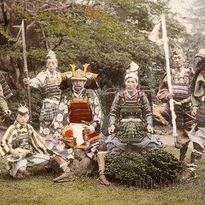 Antik Koloriertes Foto Portrait Von Sieben Japanischen Samurai Männer In Traditioneller Rüstung Mit Waffen 5X7 Grußkarte