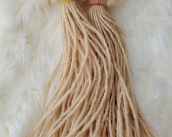 Blonde (613) dreadlocks extensions. handgemaakt. 10 locs per bundel