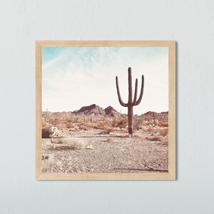 Kaktus Poster - Quadratischer digitaler Saguaro-Druck, Reisewandkunst des Südwestens, Wüstenkunstwerk, modernes Südwestdekor für Zuhause oder im Büro